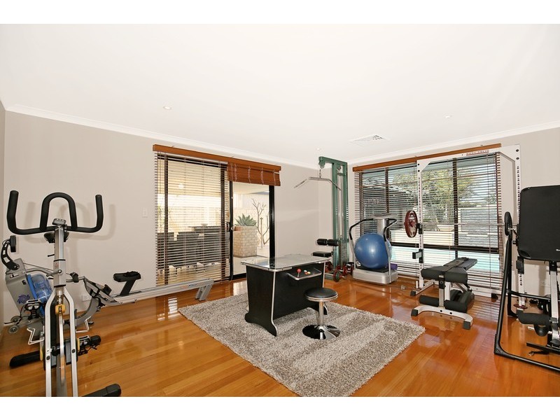 7 Discovery Cove, Halls Head WA 6210