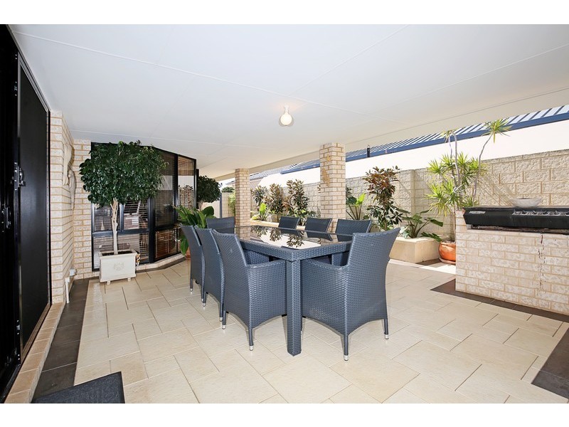 7 Discovery Cove, Halls Head WA 6210