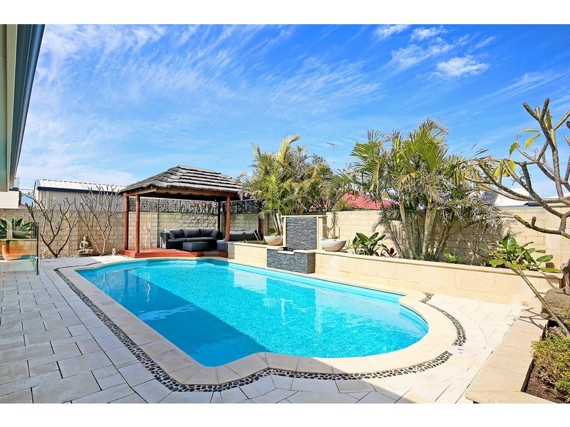 7 Discovery Cove, Halls Head WA 6210
