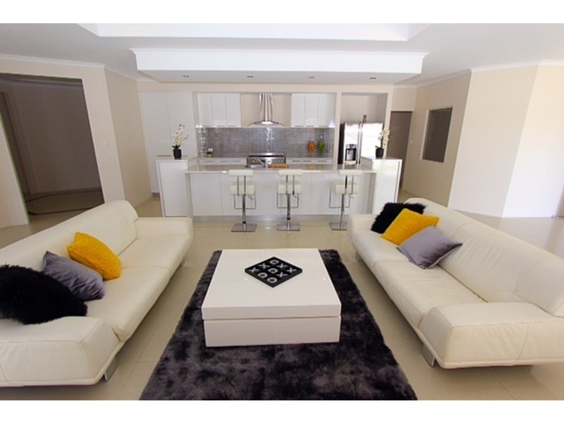 15 Buttercup Parkway, Halls Head WA 6210