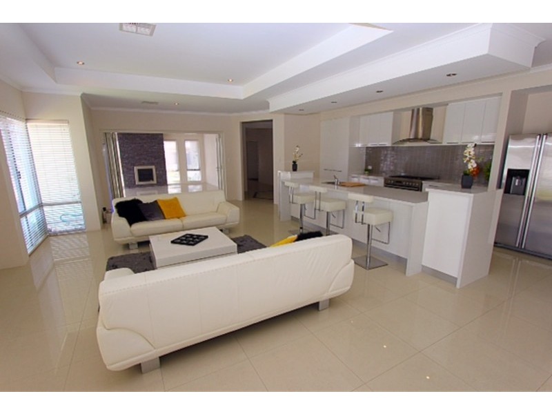 15 Buttercup Parkway, Halls Head WA 6210