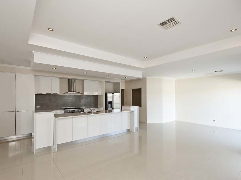 15 Buttercup Parkway, Halls Head WA 6210