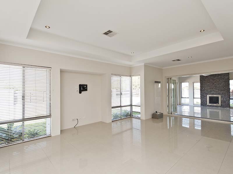 15 Buttercup Parkway, Halls Head WA 6210