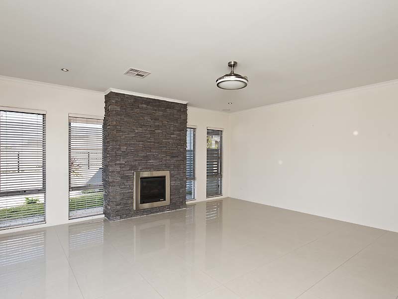 15 Buttercup Parkway, Halls Head WA 6210