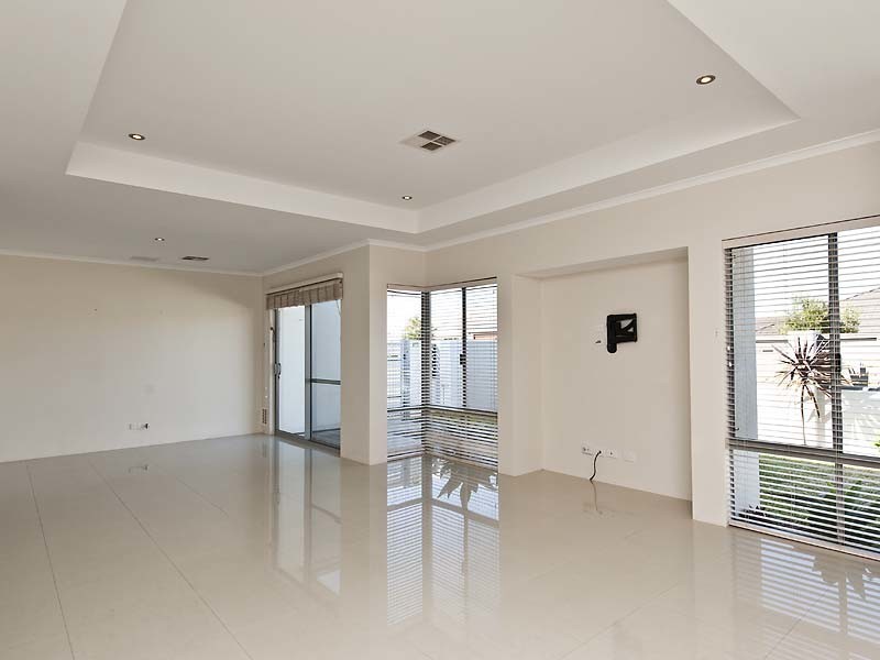 15 Buttercup Parkway, Halls Head WA 6210