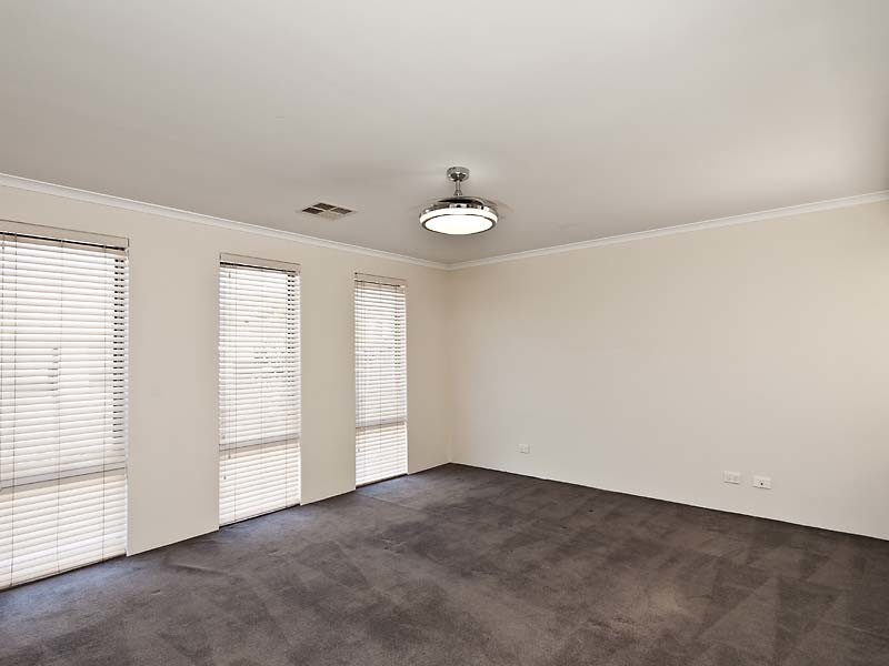 15 Buttercup Parkway, Halls Head WA 6210