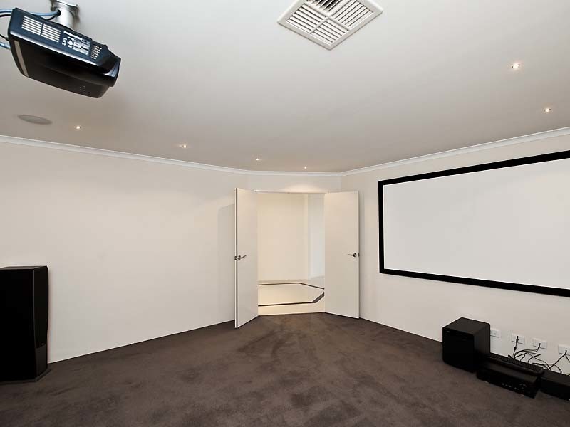 15 Buttercup Parkway, Halls Head WA 6210