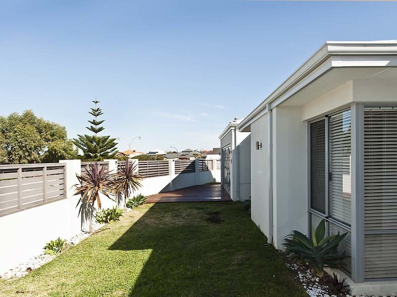 15 Buttercup Parkway, Halls Head WA 6210