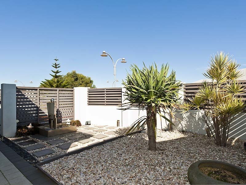 15 Buttercup Parkway, Halls Head WA 6210