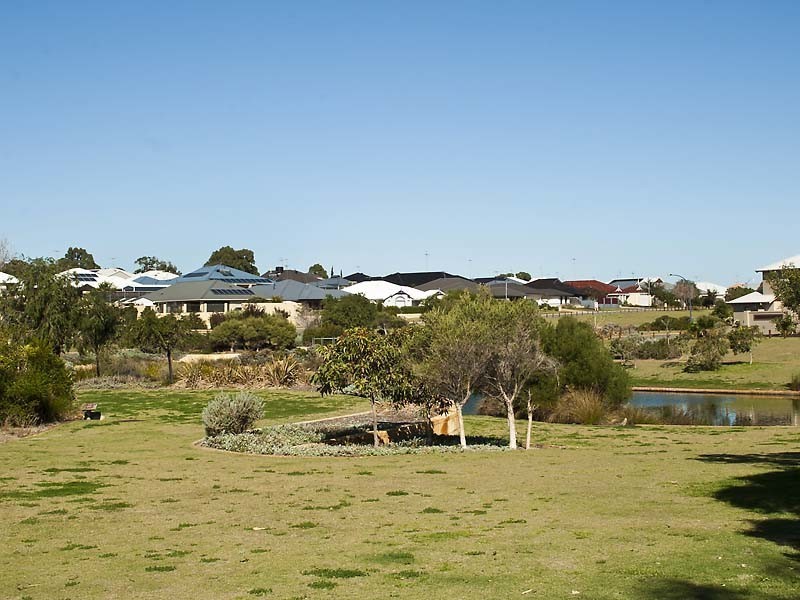 15 Buttercup Parkway, Halls Head WA 6210