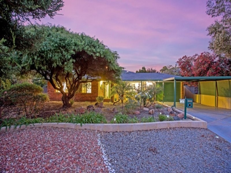 25 Hadley Gardens, Kardinya WA 6163
