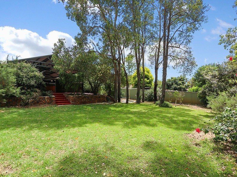 34 Heslop Road, Lesmurdie WA 6076