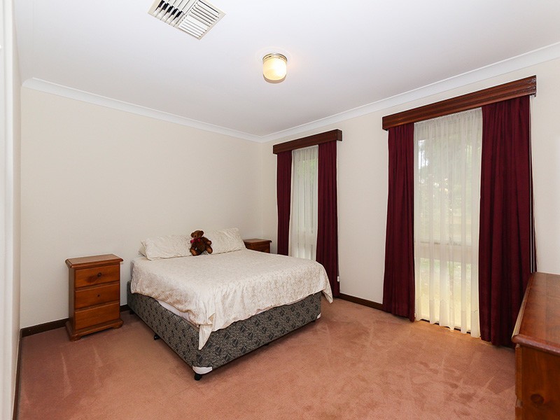 34 Heslop Road, Lesmurdie WA 6076