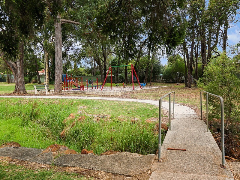 34 Heslop Road, Lesmurdie WA 6076