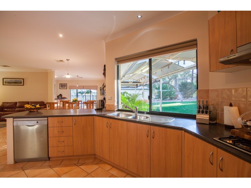 16 Tincombe Grove, Baldivis WA 6171