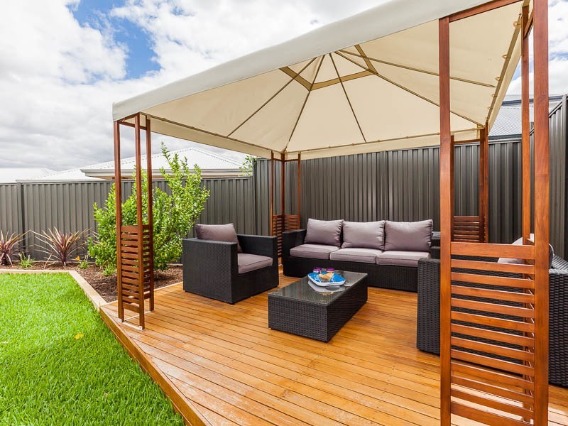 4 Seine Mews, Champion Lakes WA 6111