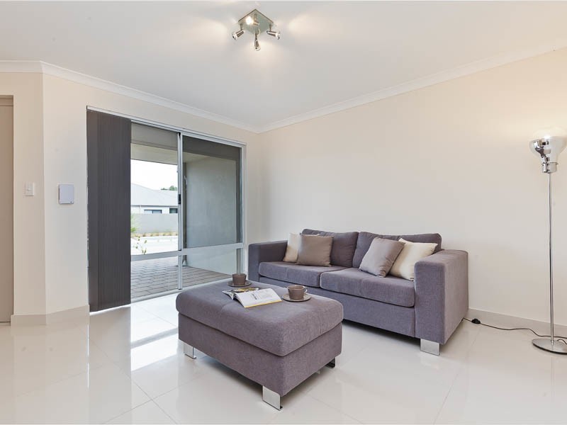 4 Seine Mews, Champion Lakes WA 6111