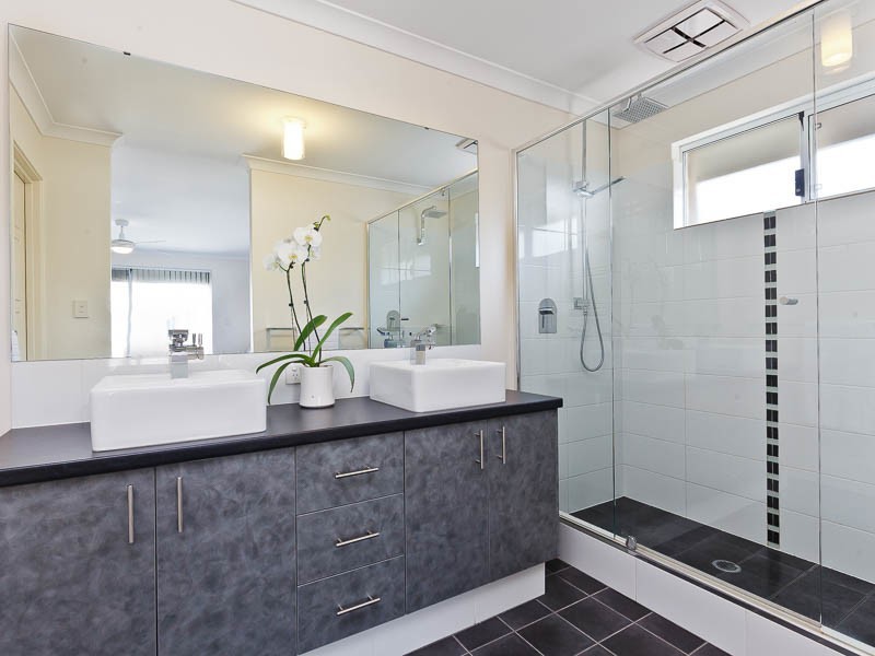 4 Seine Mews, Champion Lakes WA 6111