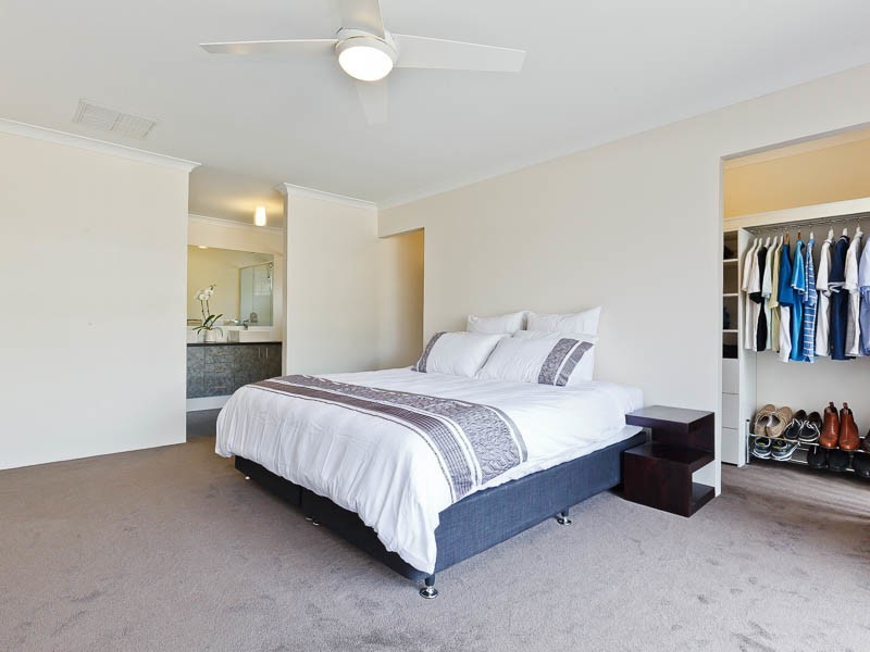 4 Seine Mews, Champion Lakes WA 6111