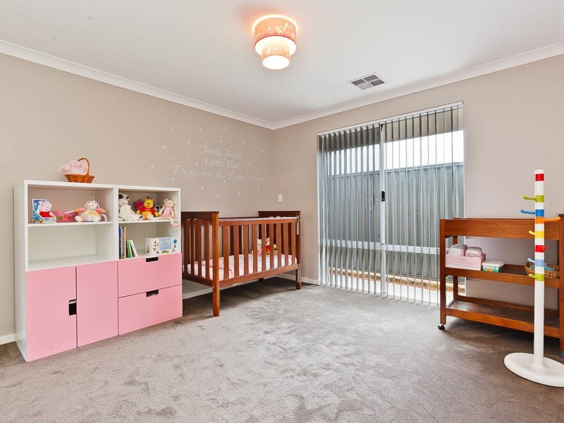 4 Seine Mews, Champion Lakes WA 6111