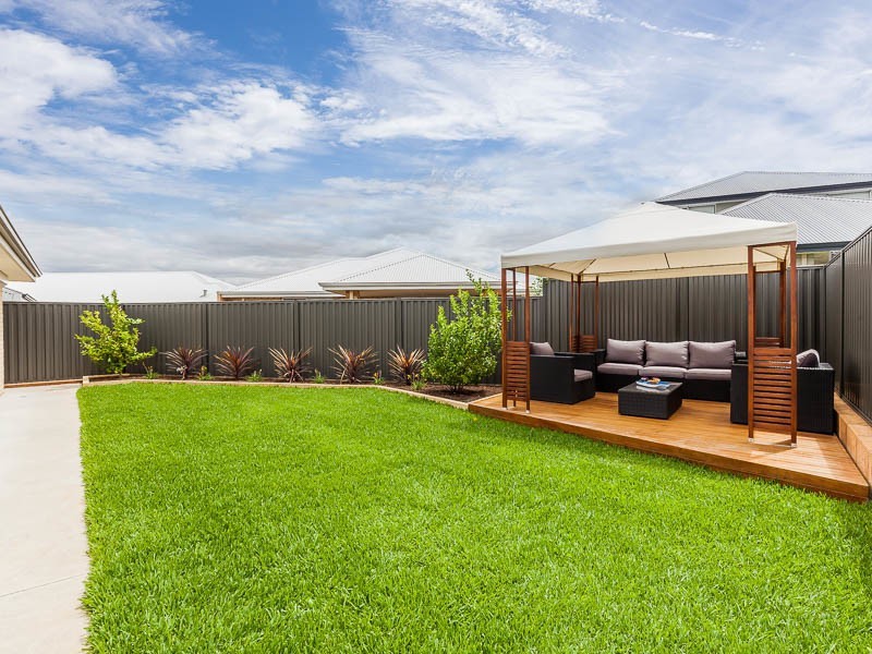 4 Seine Mews, Champion Lakes WA 6111