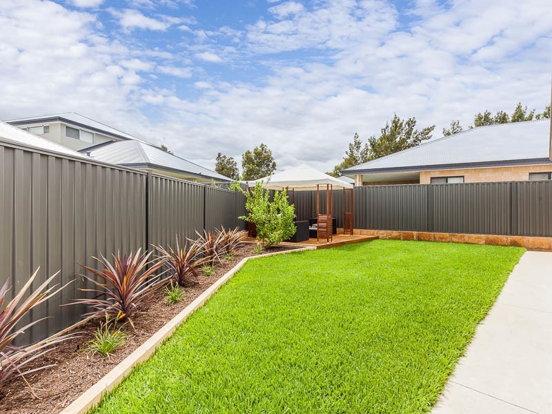 4 Seine Mews, Champion Lakes WA 6111