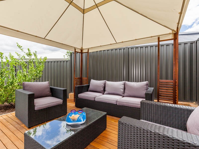 4 Seine Mews, Champion Lakes WA 6111