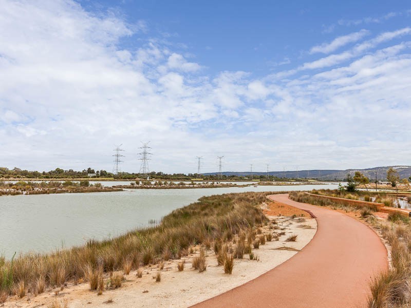 4 Seine Mews, Champion Lakes WA 6111