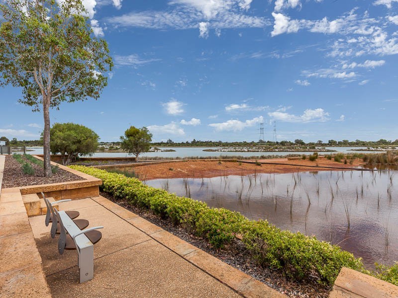 4 Seine Mews, Champion Lakes WA 6111