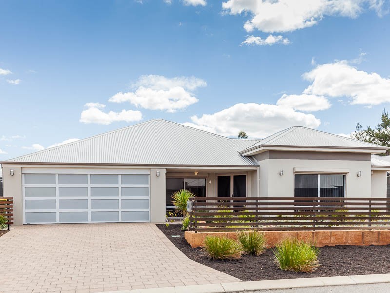 4 Seine Mews, Champion Lakes WA 6111