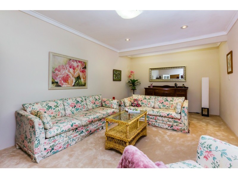 12 Battersea Road, Canning Vale WA 6155