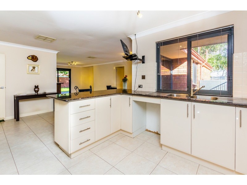 41 Battersea Road, Canning Vale WA 6155