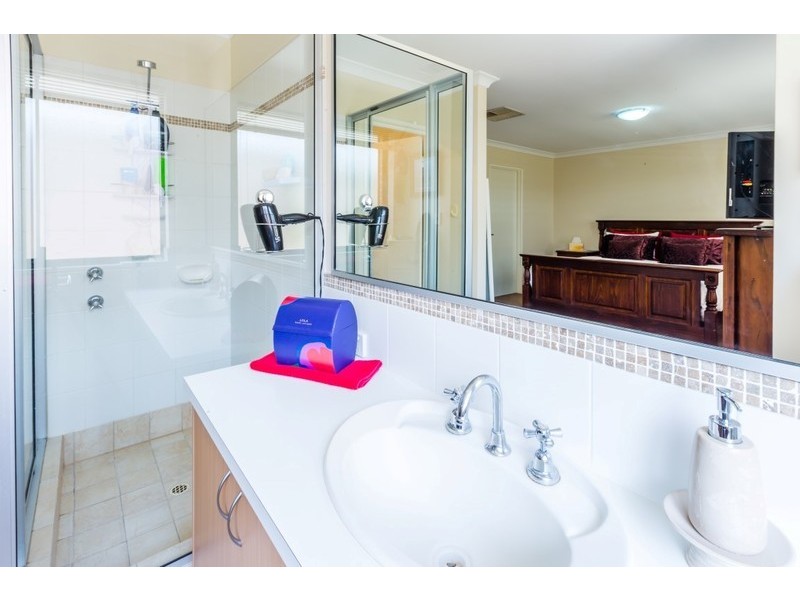 12 Leicester Crescent, Canning Vale WA 6155