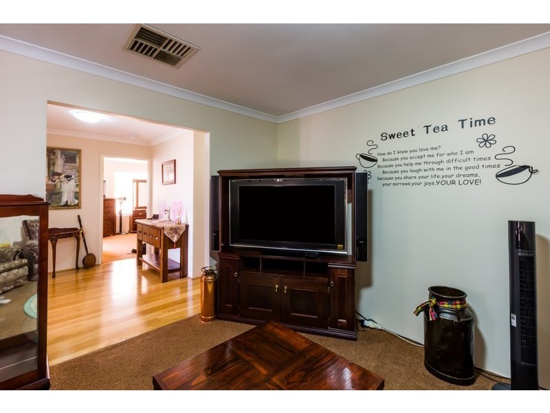 12 Leicester Crescent, Canning Vale WA 6155