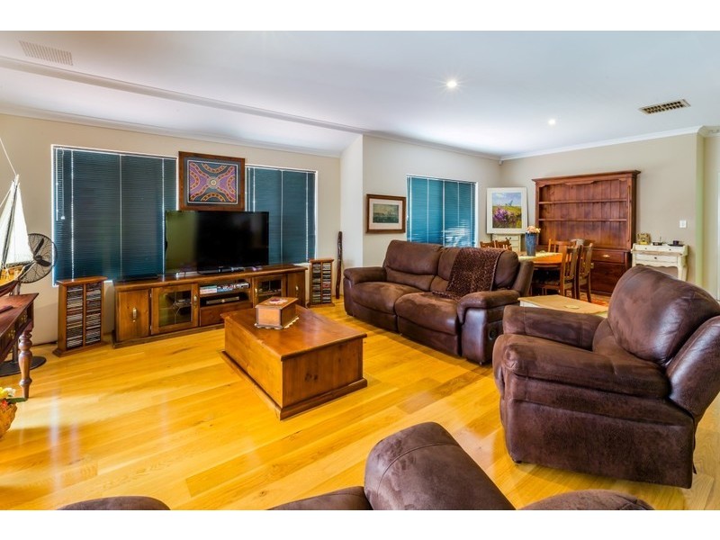 12 Leicester Crescent, Canning Vale WA 6155