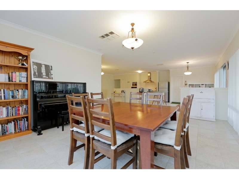 4 Becher Avenue, Canning Vale WA 6155