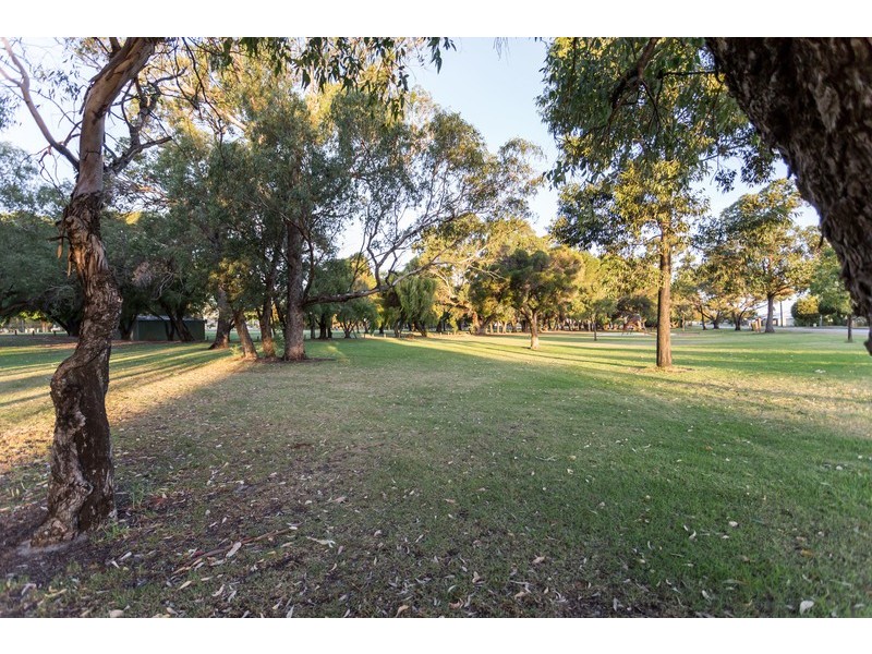 340 Robinson Avenue, Cloverdale WA 6105