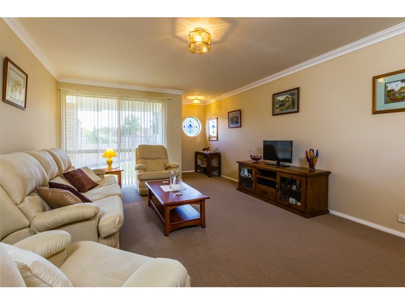 4/1 Chesterton Drive, Thornlie WA 6108