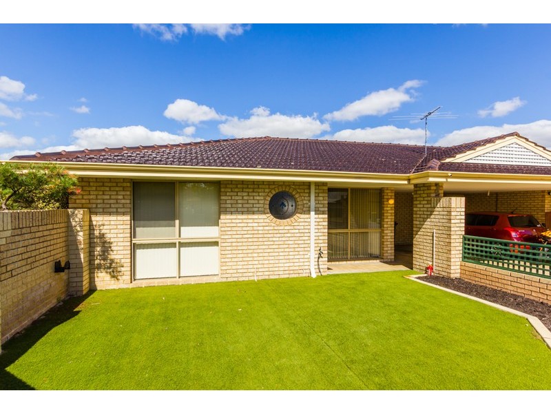 4/1 Chesterton Drive, Thornlie WA 6108