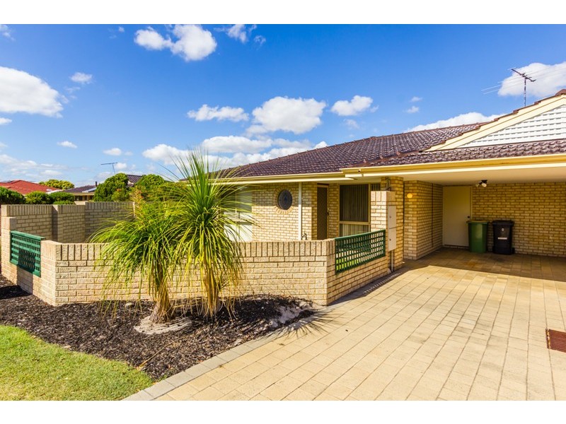 4/1 Chesterton Drive, Thornlie WA 6108