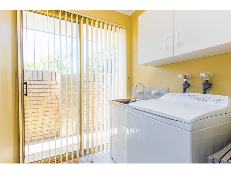 4/1 Chesterton Drive, Thornlie WA 6108