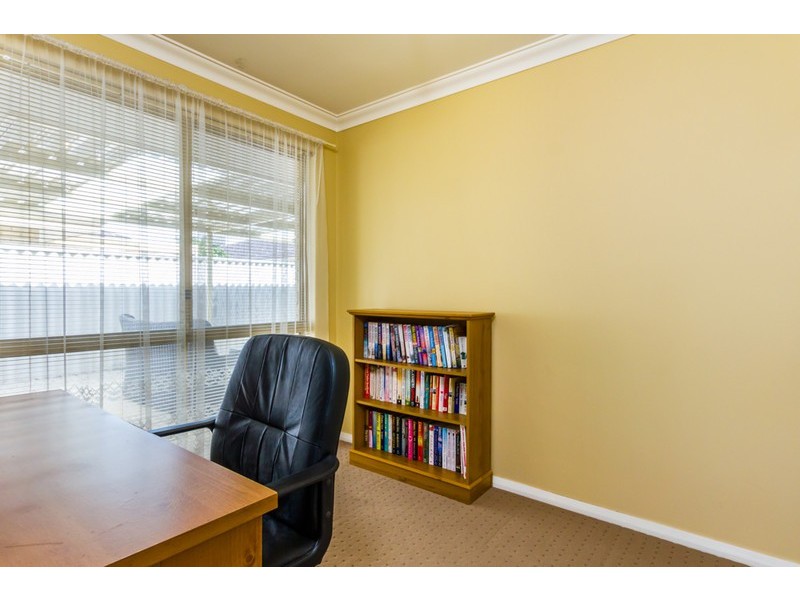 4/1 Chesterton Drive, Thornlie WA 6108