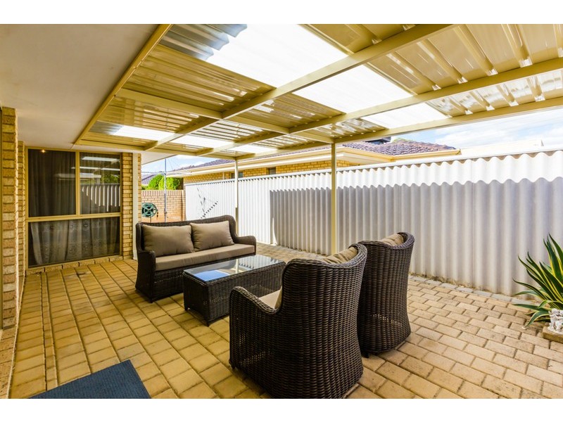 4/1 Chesterton Drive, Thornlie WA 6108