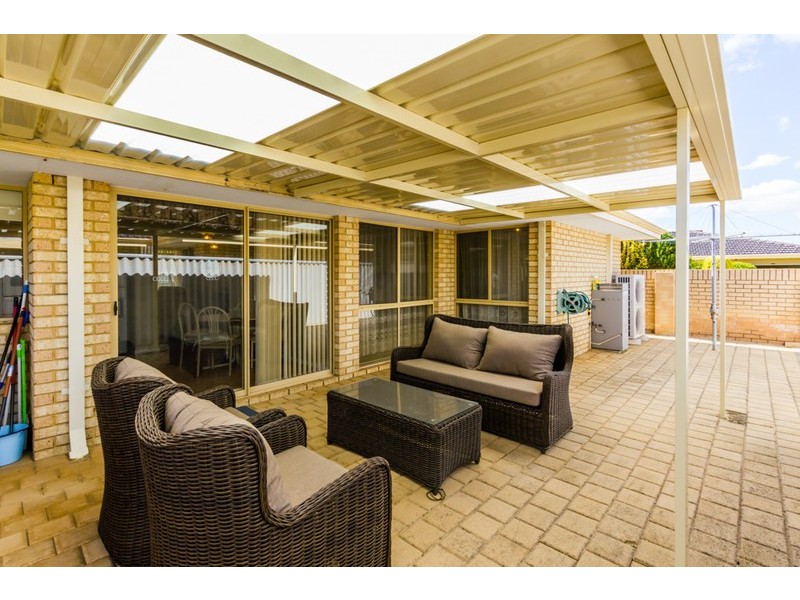 4/1 Chesterton Drive, Thornlie WA 6108