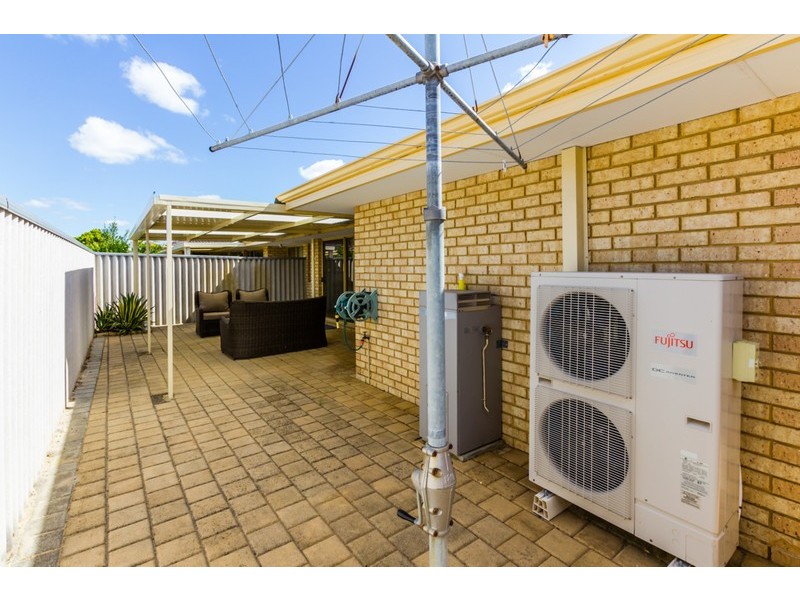 4/1 Chesterton Drive, Thornlie WA 6108