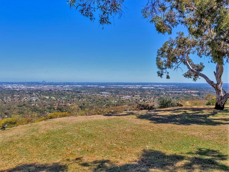 15 High Peak Place, Lesmurdie WA 6076