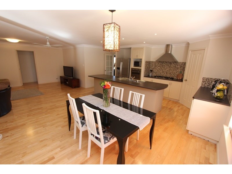 5 Greenshank Mews, Wannanup WA 6210