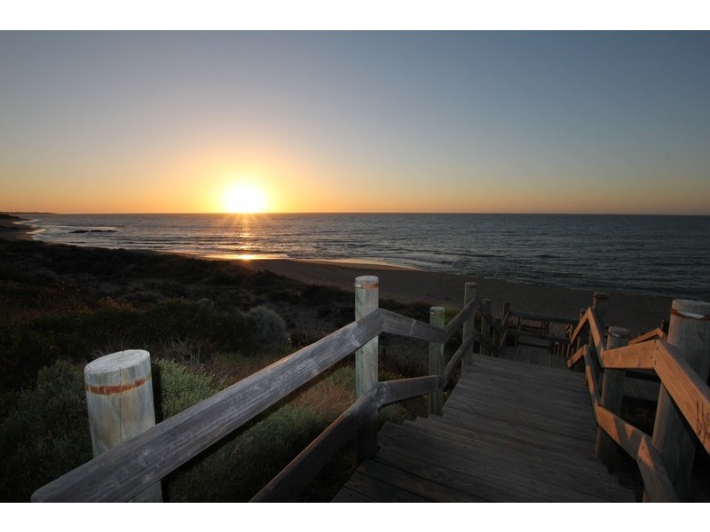 54 Paradise Circuit, Halls Head WA 6210