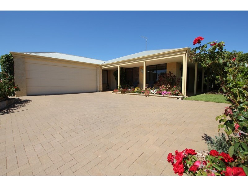 54 Paradise Circuit, Halls Head WA 6210