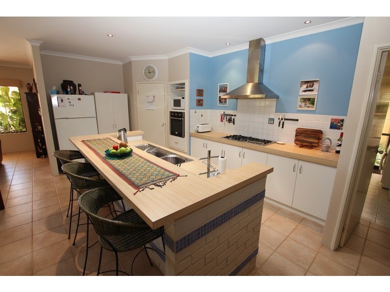 54 Paradise Circuit, Halls Head WA 6210